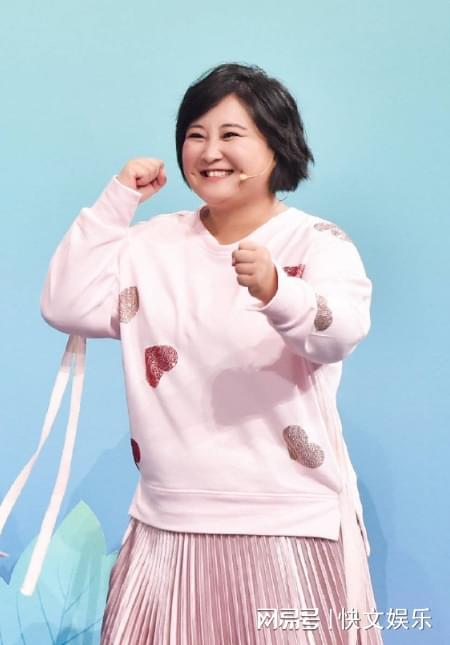 贾玲2021近况，事业红火，生活多彩