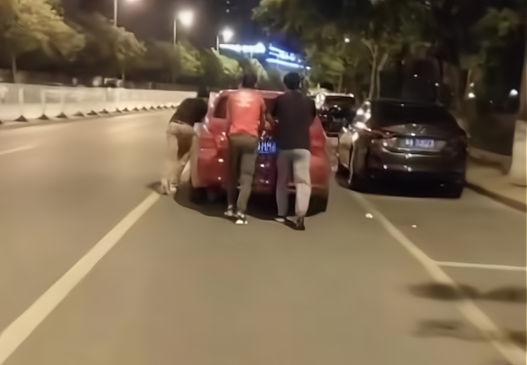 酒后推车视频，网络热议背后的深思