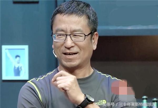 56岁白岩松球场遭遇意外，摔倒之后的人生启示