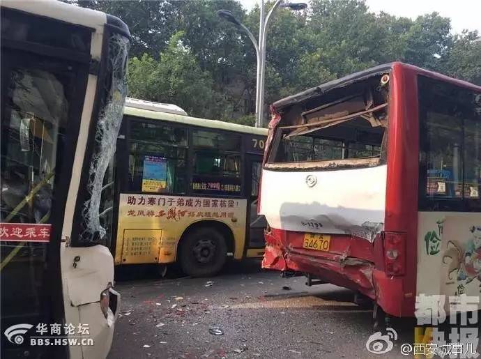 沈阳公交车事故致2死16伤，事故原因与救援措施分析