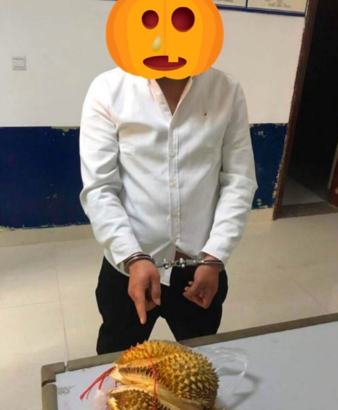 男子11楼扔榴莲获刑，高空抛物行为的法律制裁