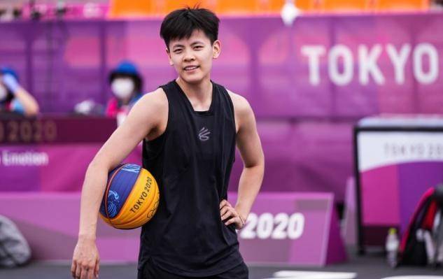杨舒予是中锋吗？解析一个体育新星的多元角色