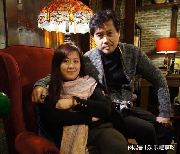 网友偶遇佟瑞欣与妻子夏菁在上海——一场意外的邂逅之旅