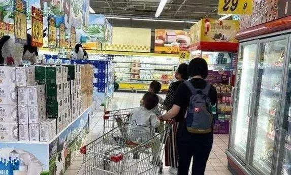 老人摔倒索赔，社会关注与反思