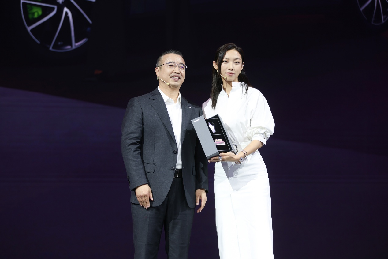 极狐汽车回应那尔那茜曾担任品牌大使，跨界合作与品牌形象的深度解读