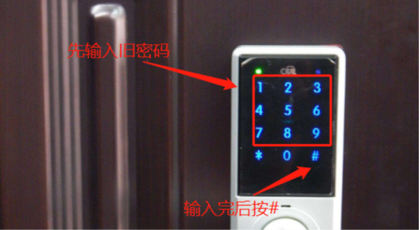 浙江一公厕坑位门设密码锁，创新管理还是过度限制？