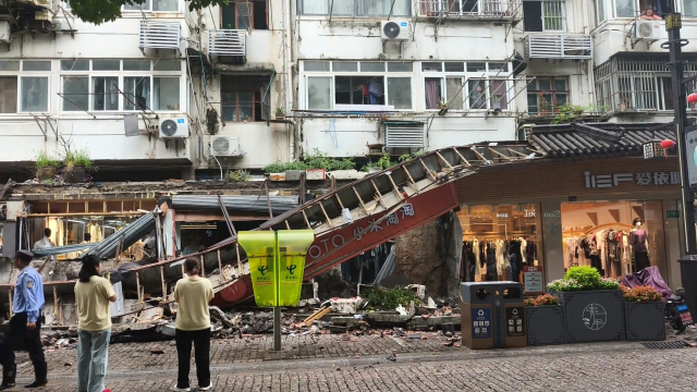 商业街门头连片坍塌，事件解析与反思