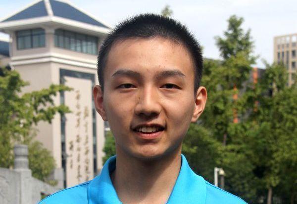 ‘35岁再考清华’男子称清北没戏？——聚焦时代背景下的教育话题