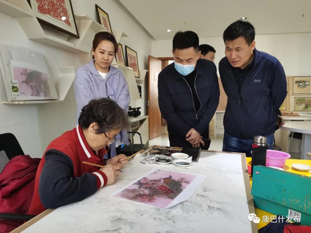 老年人学工笔画，是否还有无限可能？