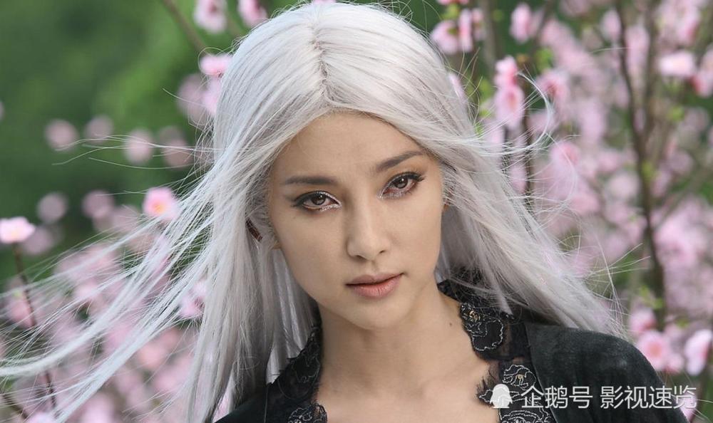 刘亦菲白发造型惊艳亮相，是哪部电影中的经典瞬间？