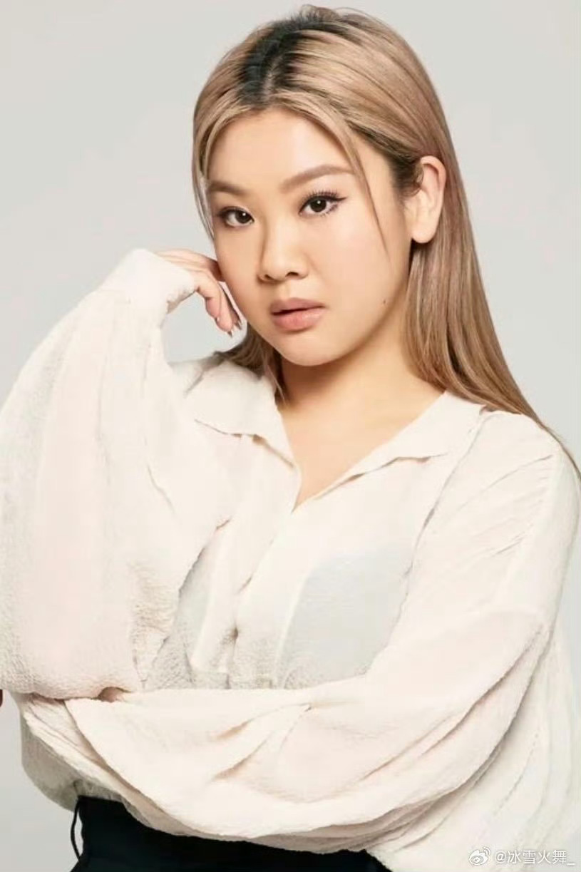 郑欣宜受伤退出本期歌手，娱乐圈震动