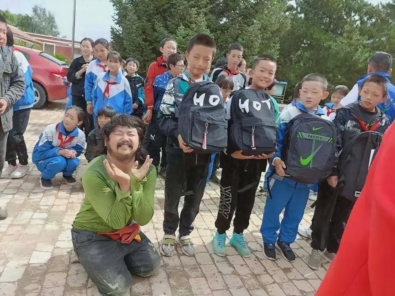 跪行巨人胡雷，贵州榕江的坚实后盾