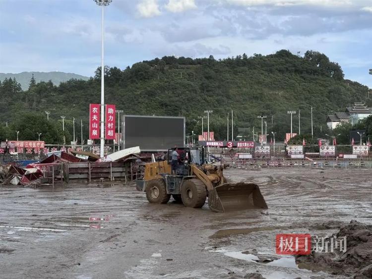 贵州村超球场再次遭遇水淹，挑战与机遇并存