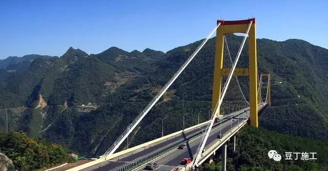 中国建桥是不是世界第一中国建桥技术堪称世界领先，但无法确定是否世界第一。因为评价一个国家在桥梁建设领域的地位，需要考虑多方面的因素，比如建设数量、技术难度、工程质量、创新能力等。
